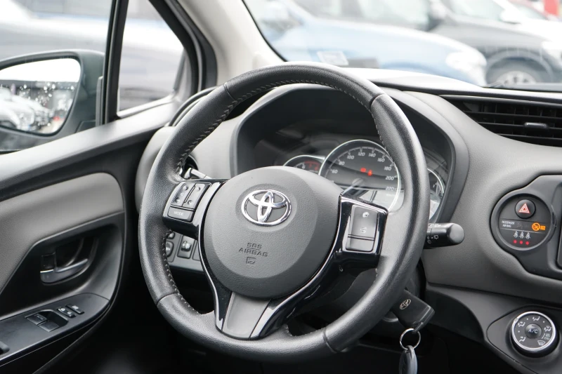 Toyota Yaris * 1.5 VVT-i* , снимка 10 - Автомобили и джипове - 52798924