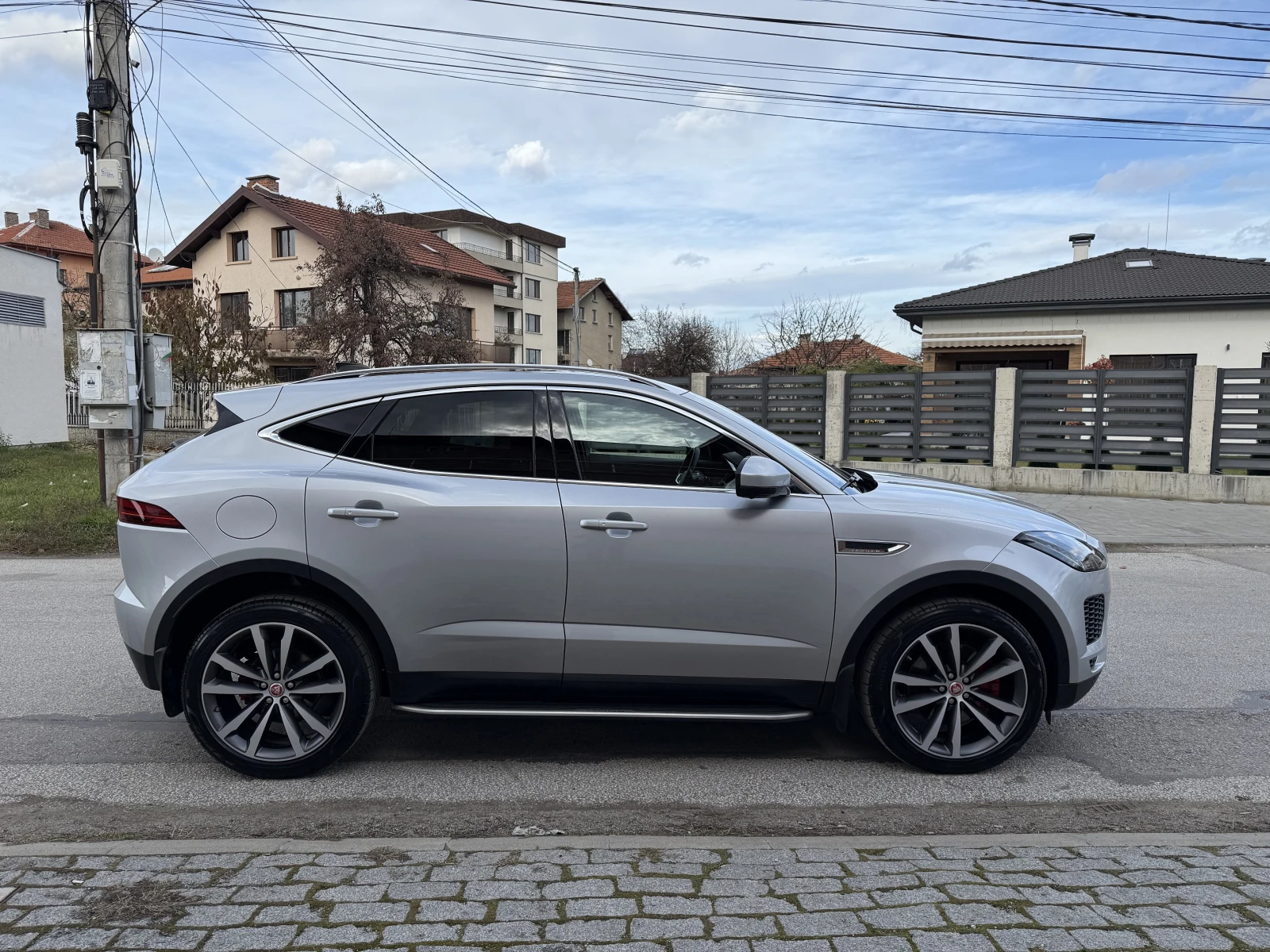 Jaguar E-pace R-Dynamic-4X4-FULL-LED-9c.k-FULL-ШВЕЙЦАРИЯ - изображение 4