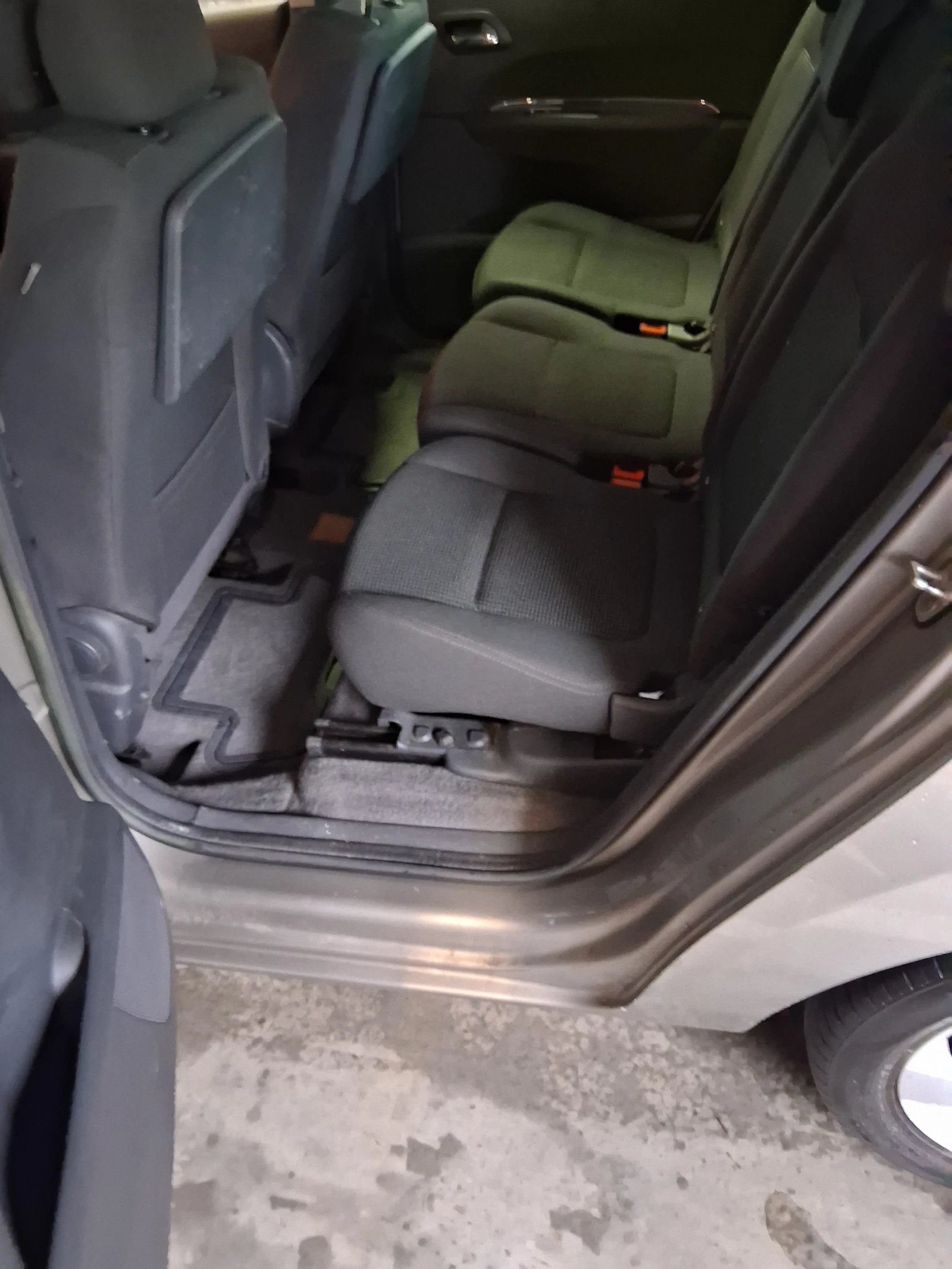 Peugeot 5008 1.6 HDI 7 МЕСТА - изображение 7