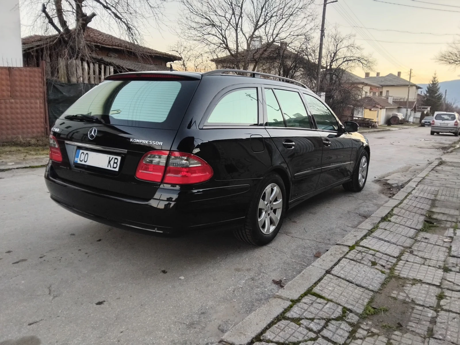 Mercedes-Benz E 200  Бензин, 6 скорости  - изображение 6