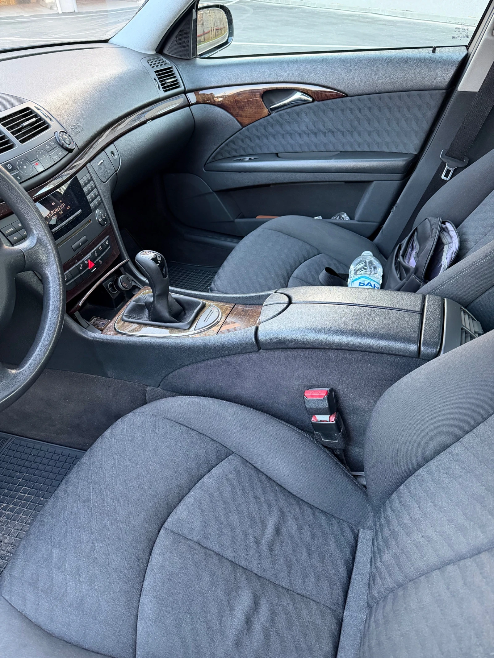 Mercedes-Benz E 220, снимка 8 - Автомобили и джипове - 53772511