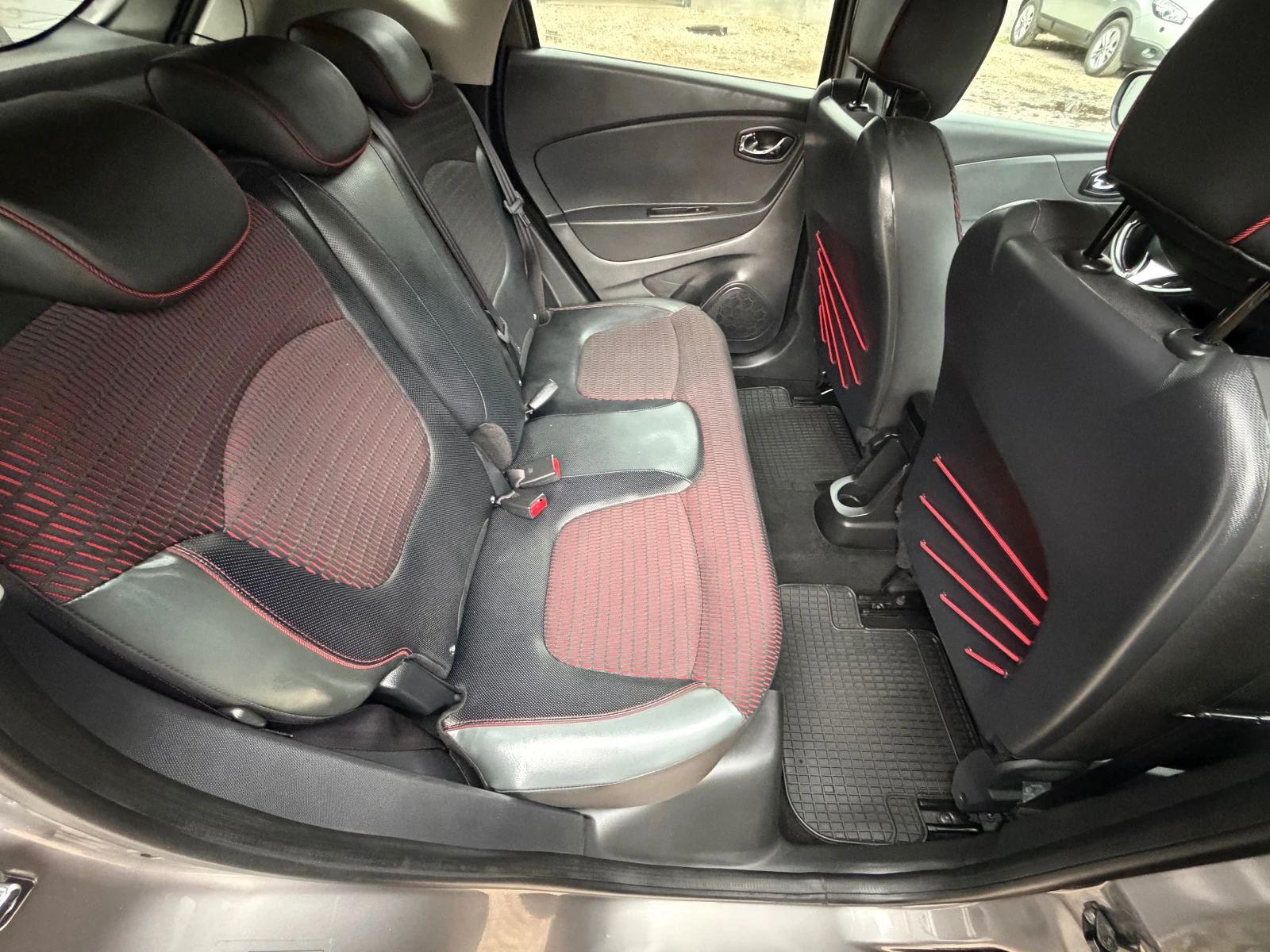 Renault Captur 1.5DCI* AVTOMAT* LED* NAVI* TOP, снимка 9 - Автомобили и джипове - 53999688