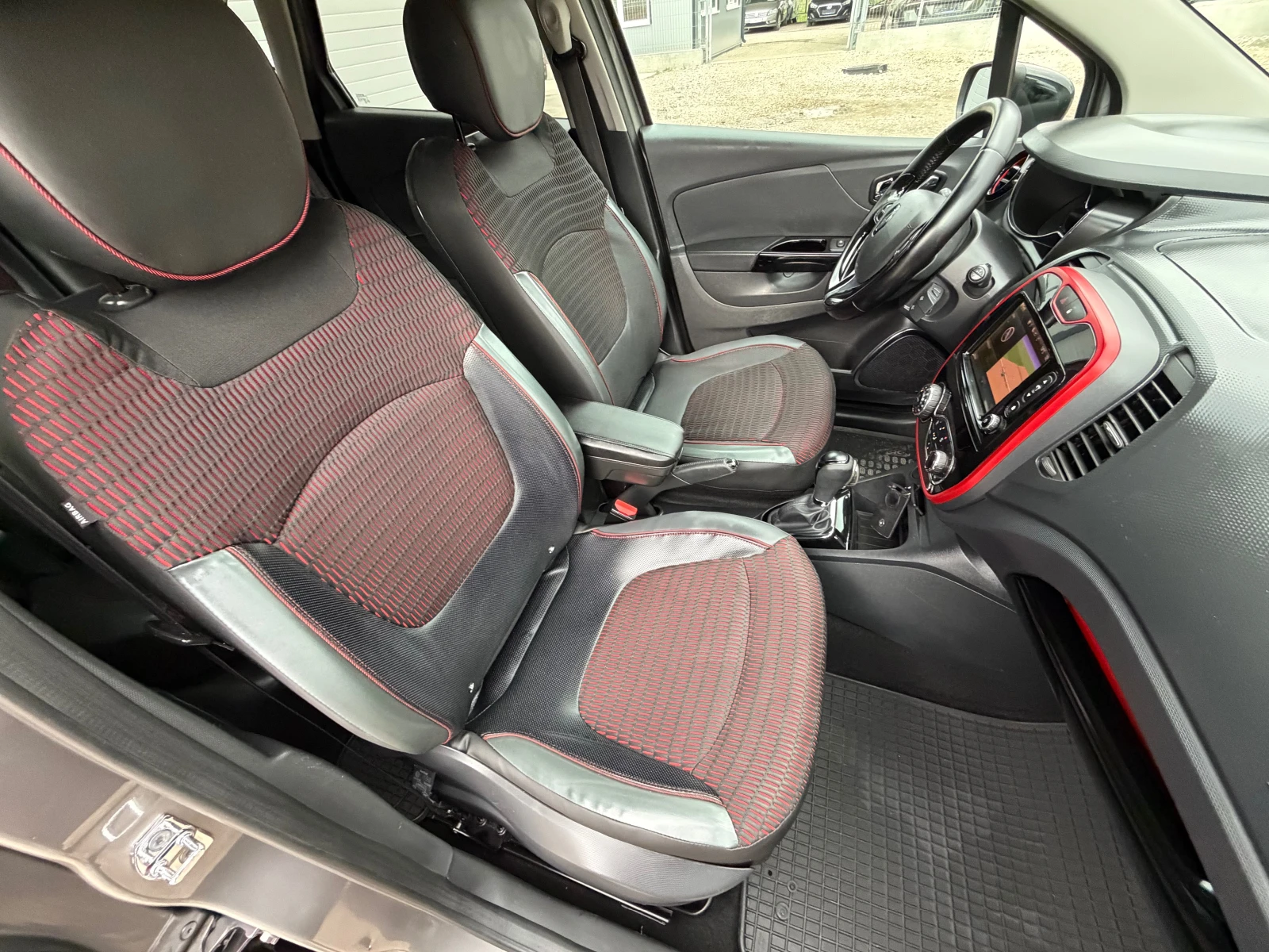 Renault Captur 1.5DCI* AVTOMAT* LED* NAVI* TOP, снимка 11 - Автомобили и джипове - 53999688