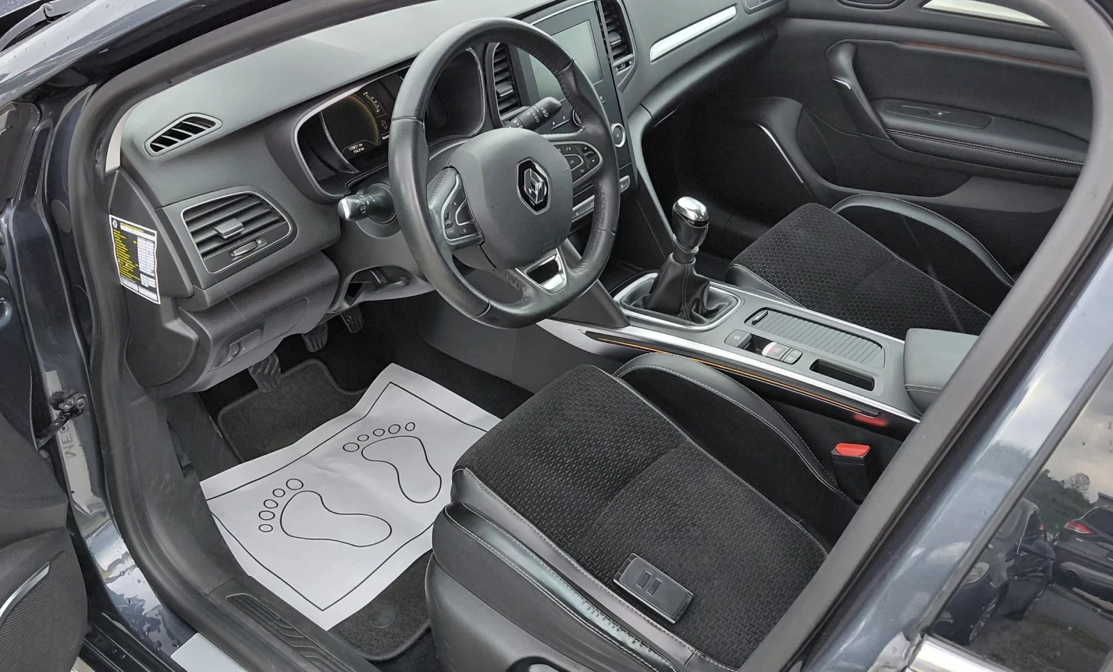 Renault Megane NAVI, KEYLESS, LEDER, снимка 9 - Автомобили и джипове - 54270982