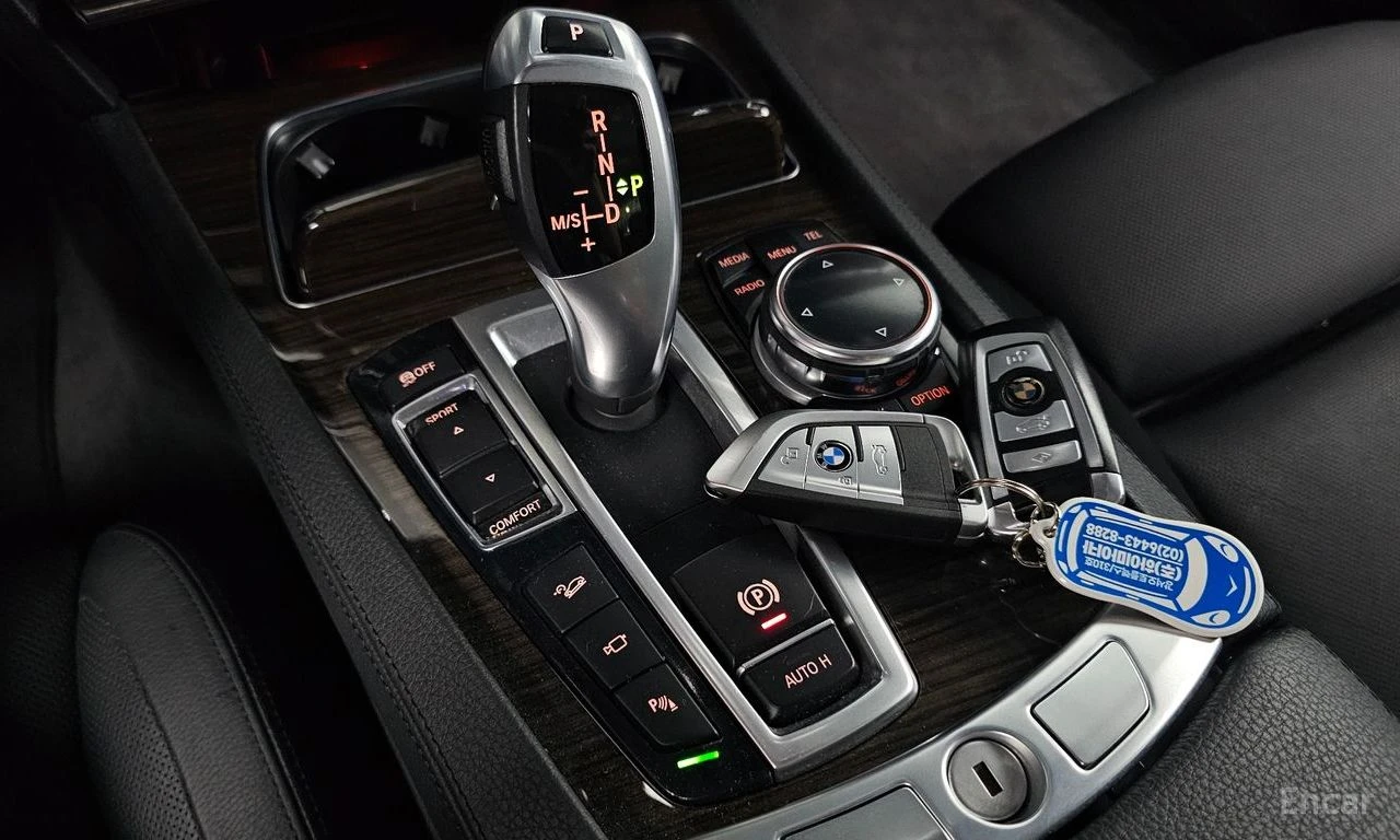 BMW 750 * ФИКСИРАНА ЦЕНА ДО БЪЛГАРИЯ * АВТОКРЕДИТ, снимка 12 - Автомобили и джипове - 55398589