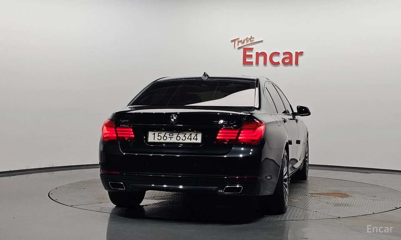 BMW 750 * ФИКСИРАНА ЦЕНА ДО БЪЛГАРИЯ * АВТОКРЕДИТ, снимка 4 - Автомобили и джипове - 55398589
