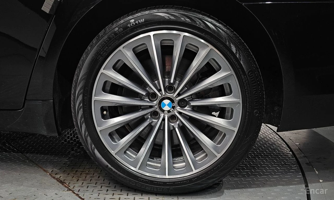 BMW 750 * ФИКСИРАНА ЦЕНА ДО БЪЛГАРИЯ * АВТОКРЕДИТ, снимка 6 - Автомобили и джипове - 55398589