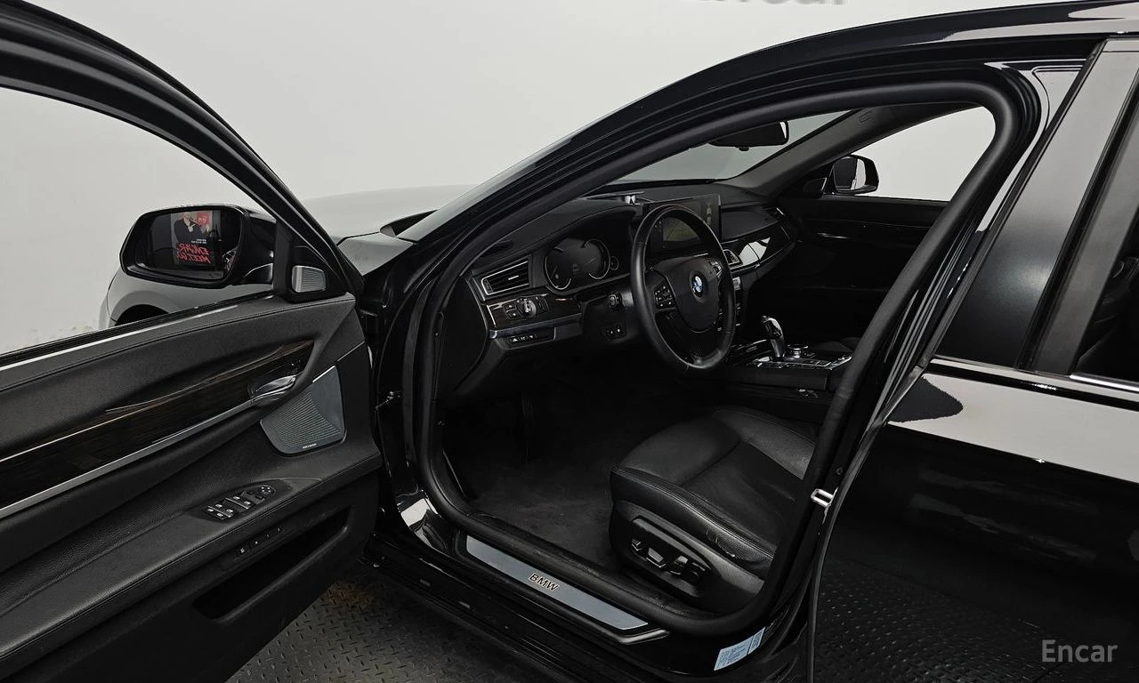 BMW 750 * ФИКСИРАНА ЦЕНА ДО БЪЛГАРИЯ * АВТОКРЕДИТ, снимка 15 - Автомобили и джипове - 55398589