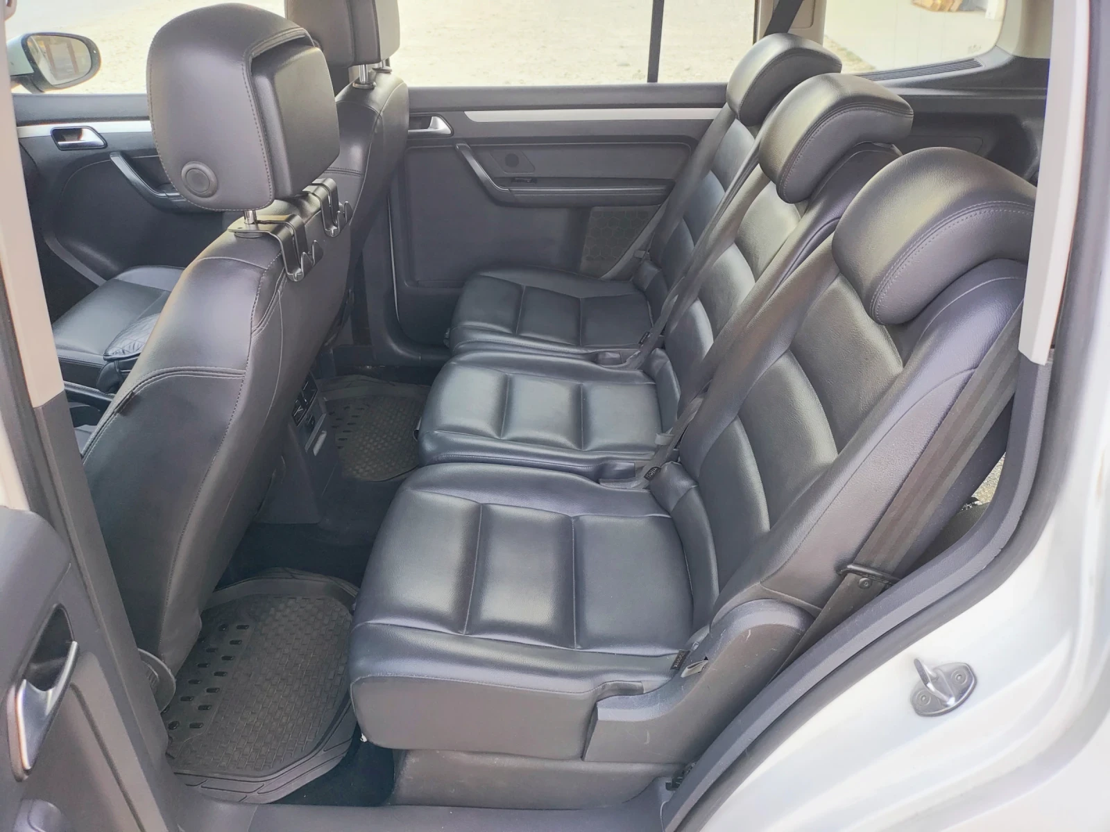 VW Touran, снимка 11 - Автомобили и джипове - 55646000