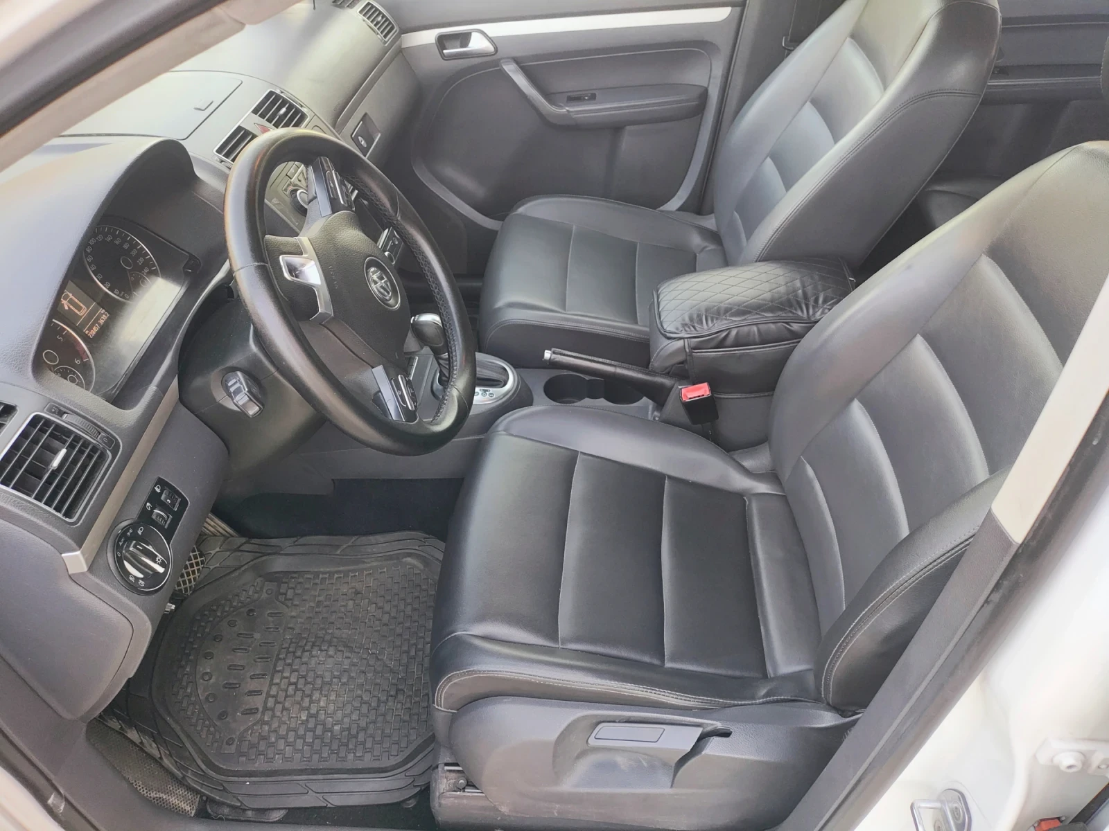VW Touran, снимка 13 - Автомобили и джипове - 55646000