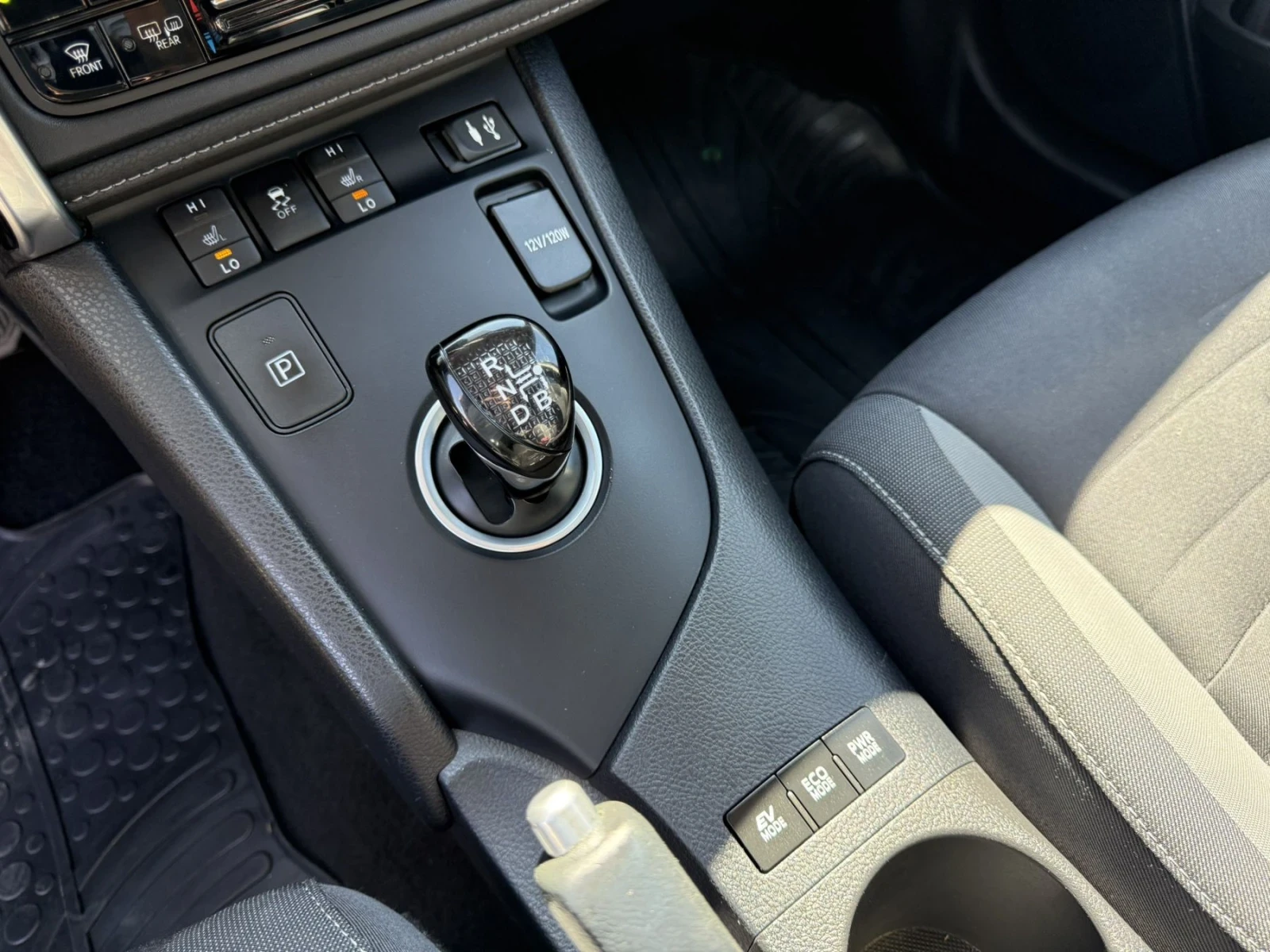 Toyota Auris 1.8, снимка 14 - Автомобили и джипове - 55690226