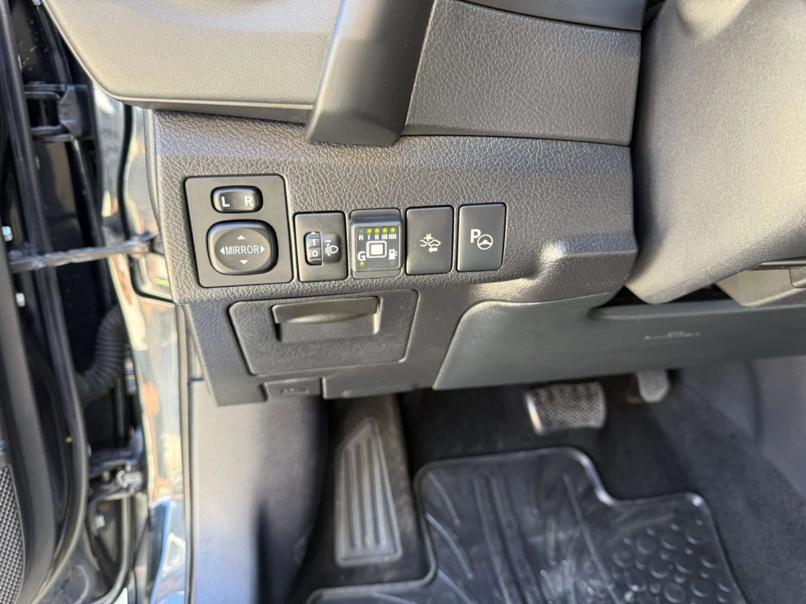 Toyota Auris 1.8, снимка 17 - Автомобили и джипове - 55690226