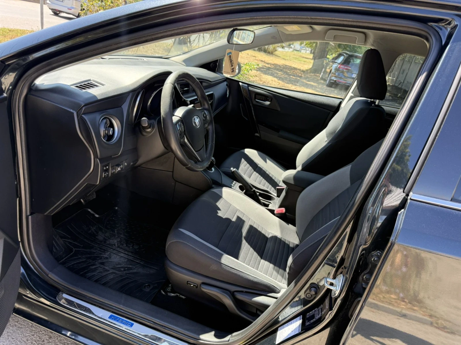 Toyota Auris 1.8, снимка 12 - Автомобили и джипове - 55690226