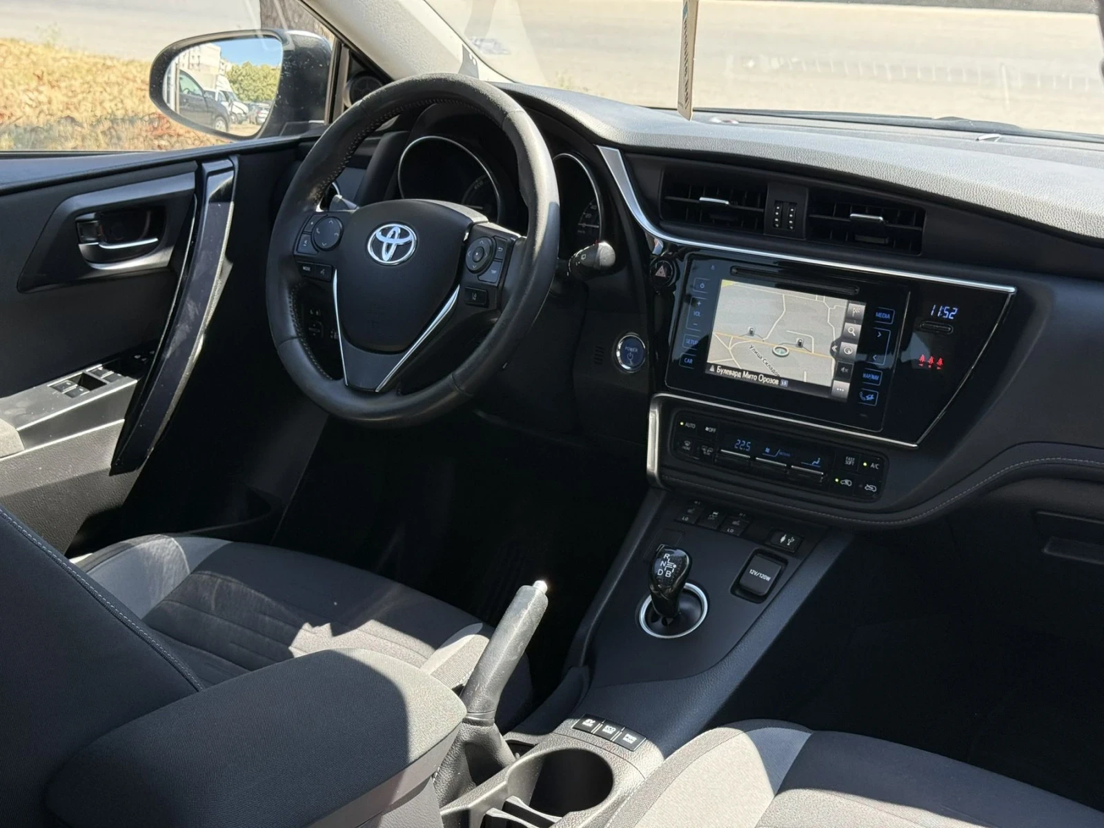 Toyota Auris 1.8, снимка 10 - Автомобили и джипове - 55690226