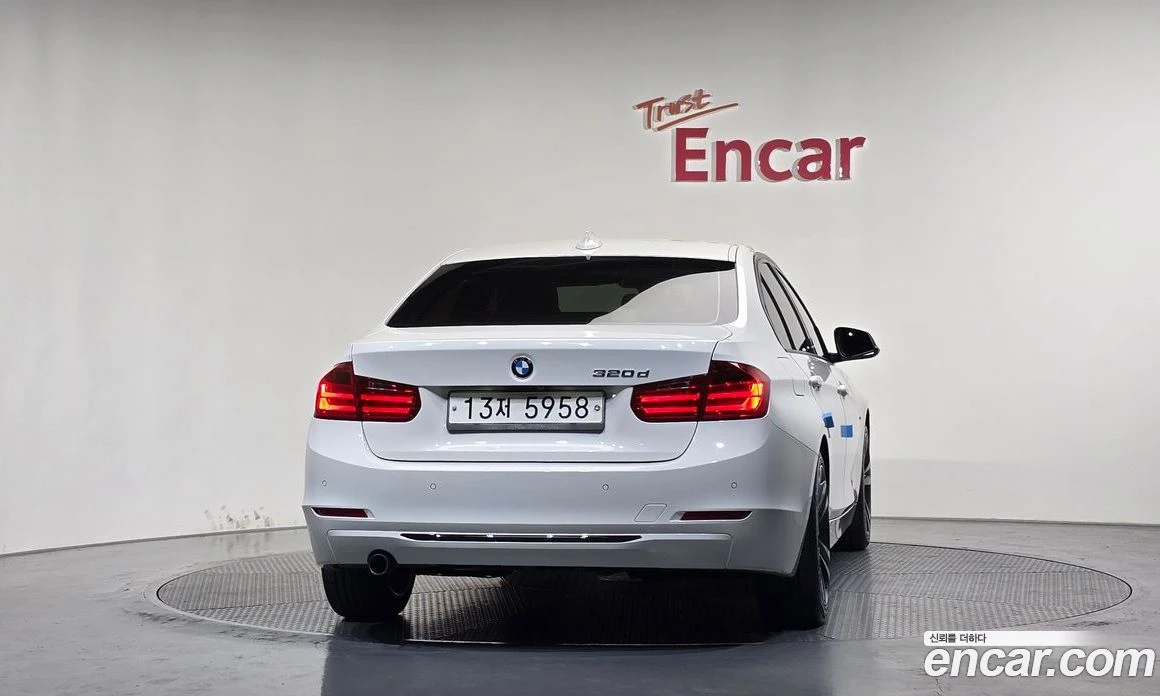 BMW 320 320d Sport, снимка 4 - Автомобили и джипове - 56156564