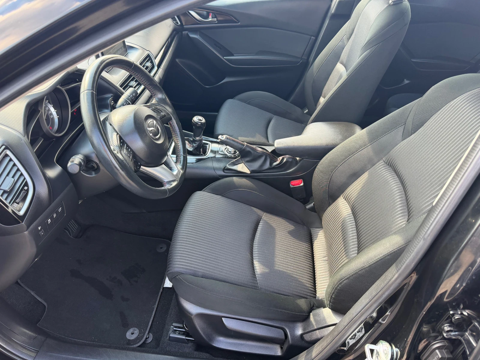 Mazda 3 1.5 ШВЕЙЦАРИЯ 95000км. , снимка 12 - Автомобили и джипове - 56330696