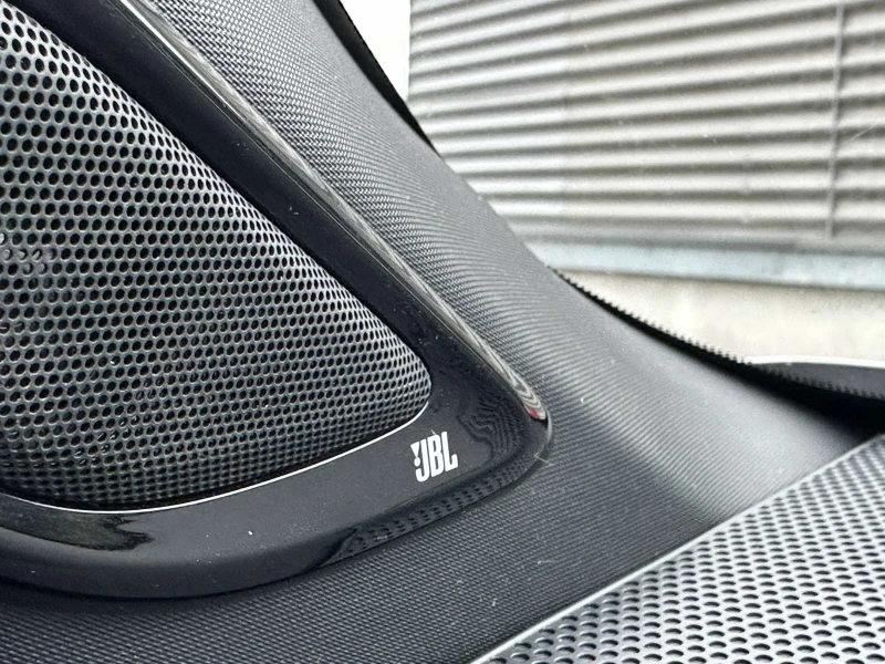 Toyota C-HR 2.0 HYBRID, снимка 15 - Автомобили и джипове - 52825272