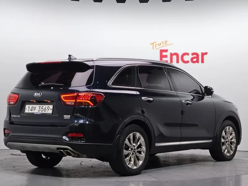 Kia Sorento 2.2 CRDI 4WD - САМО 30% АВАНС, снимка 2 - Автомобили и джипове - 56017293