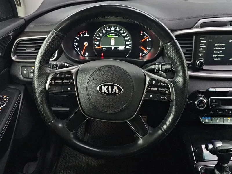 Kia Sorento 2.2 CRDI 4WD - САМО 30% АВАНС, снимка 14 - Автомобили и джипове - 56017293