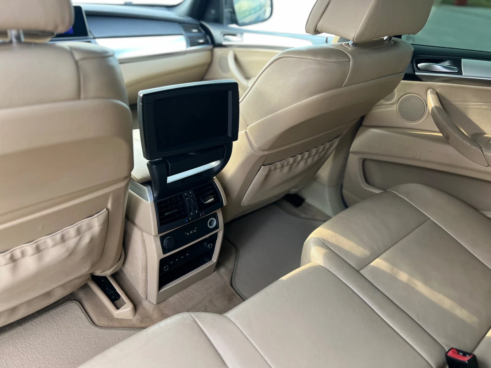 BMW X5 4.8  - изображение 10