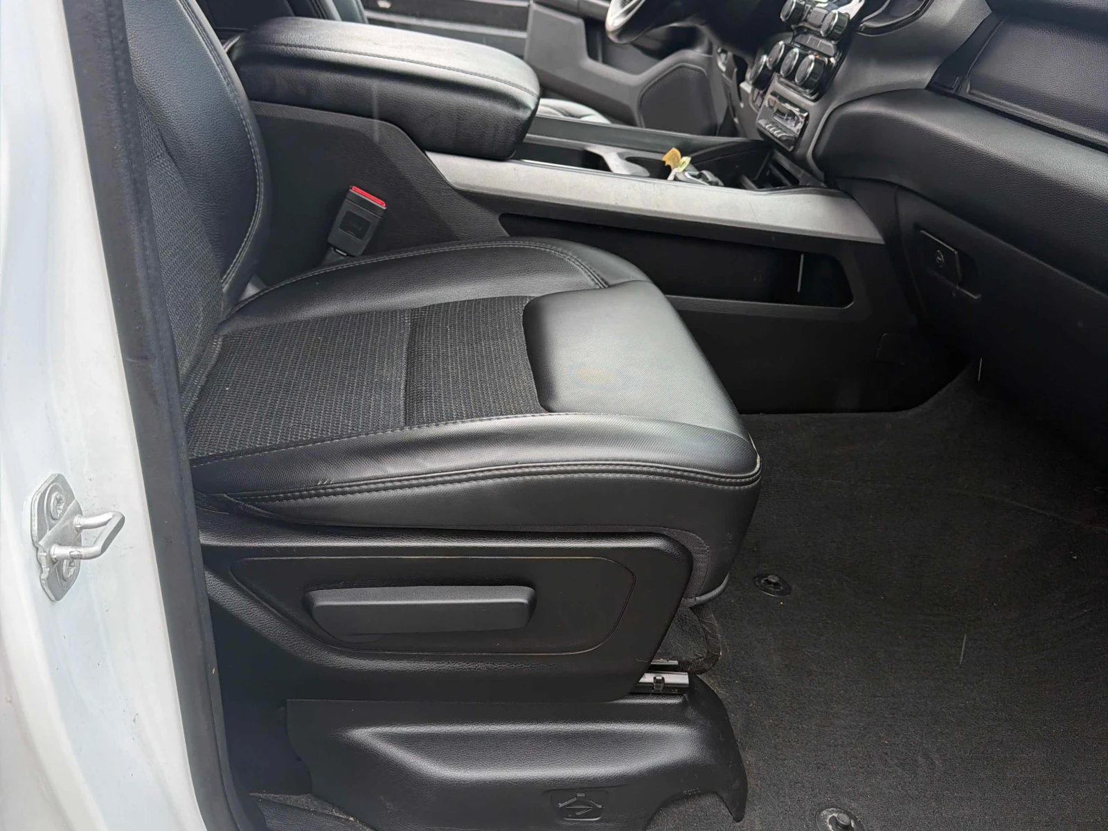 Dodge RAM 1500 * Big Horn * АВТОКРЕДИТ * ГЛАВНО ПРЕДСТАВИТЕЛСТВО, снимка 14 - Автомобили и джипове - 56132719