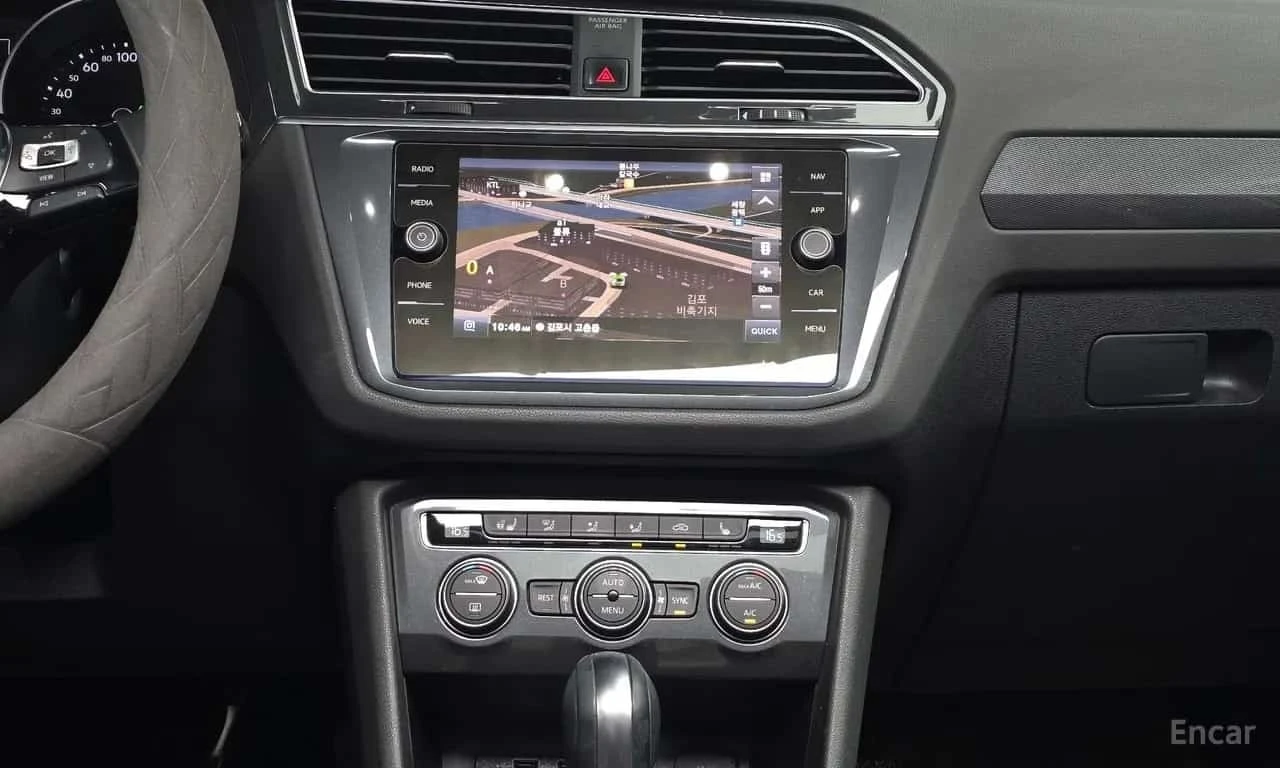 VW Tiguan 2.0 TDI Prestige| HUD| PANO| ПАМЕТ| 2 КЛЮЧА| , снимка 13 - Автомобили и джипове - 56199709