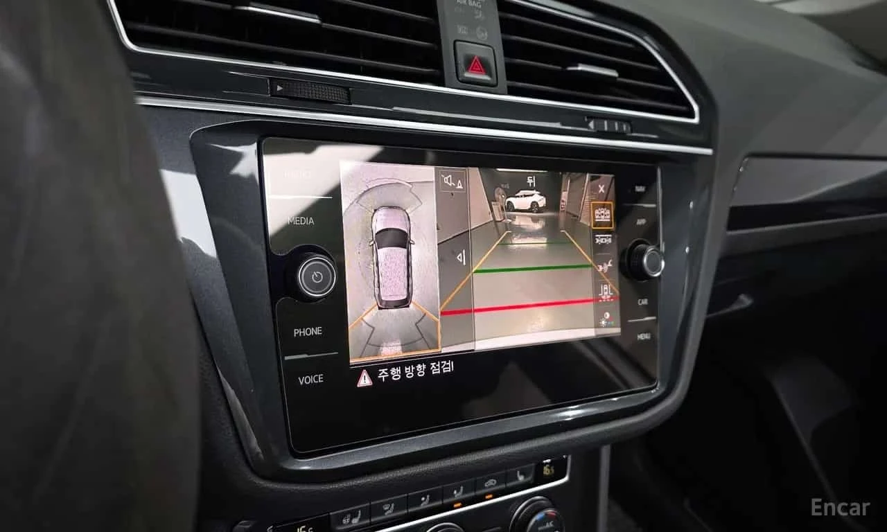 VW Tiguan 2.0 TDI Prestige| HUD| PANO| ПАМЕТ| 2 КЛЮЧА| , снимка 14 - Автомобили и джипове - 56199709