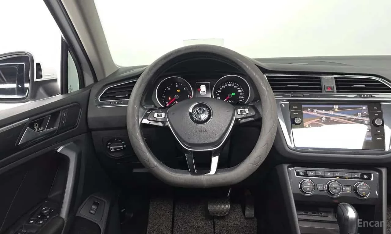 VW Tiguan 2.0 TDI Prestige| HUD| PANO| ПАМЕТ| 2 КЛЮЧА| , снимка 12 - Автомобили и джипове - 56199709