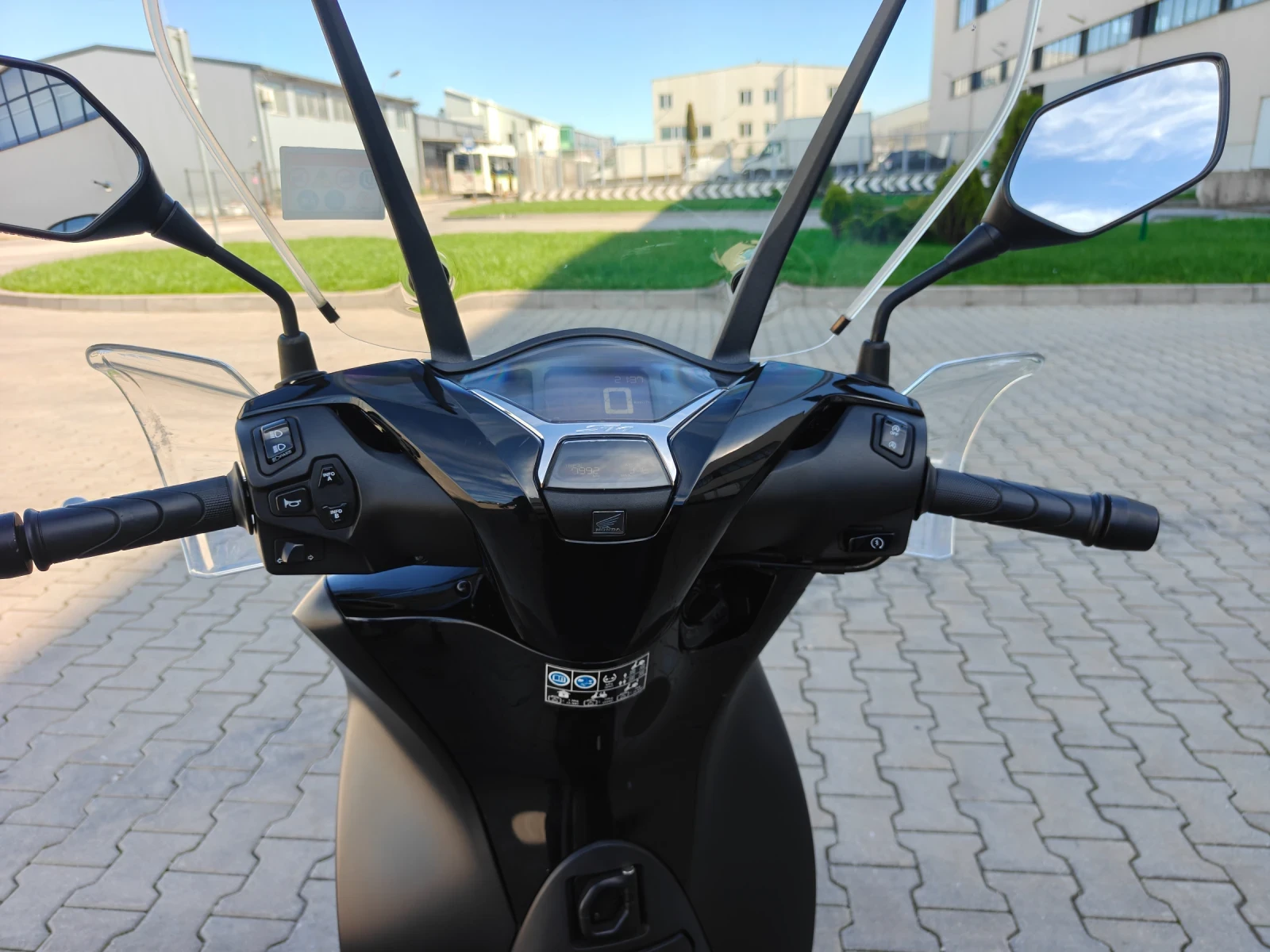 Honda Sh SH 125ieBLCK EDITION, KEYLESS, TCS-ABS, START-STOP, снимка 7 - Мотоциклети и мототехника - 54115928