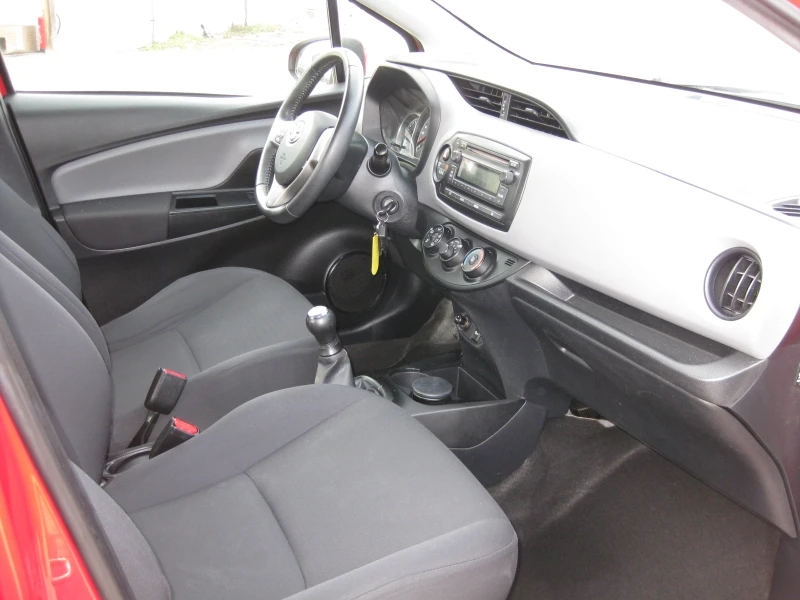 Toyota Yaris 1.0 I, снимка 12 - Автомобили и джипове - 47767890