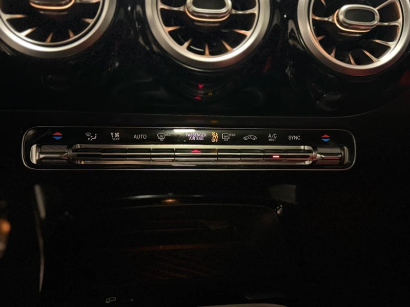 Mercedes-Benz CLA 250 4Matic / AMG PKG / NIGHT PKG / RED INT / AMBIENT, снимка 11 - Автомобили и джипове - 52749826