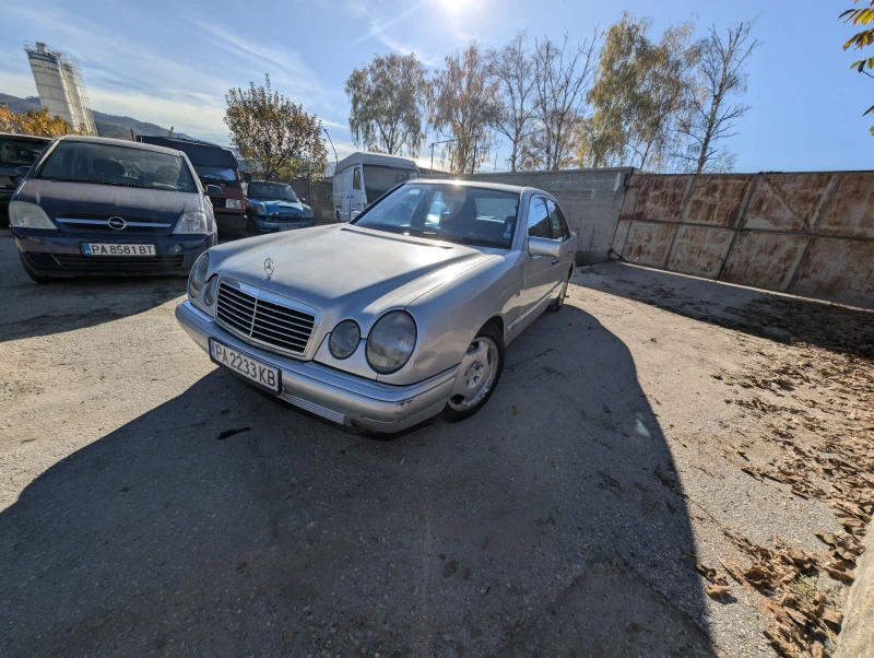 Mercedes-Benz E 200 COMPRESSOR , снимка 2 - Автомобили и джипове - 53060635