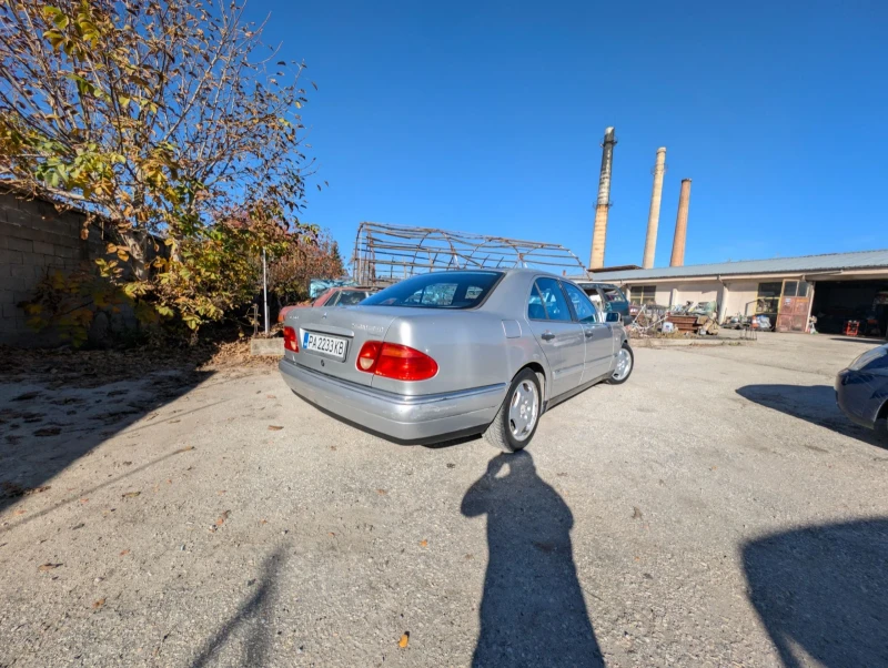 Mercedes-Benz E 200 COMPRESSOR , снимка 3 - Автомобили и джипове - 53060635