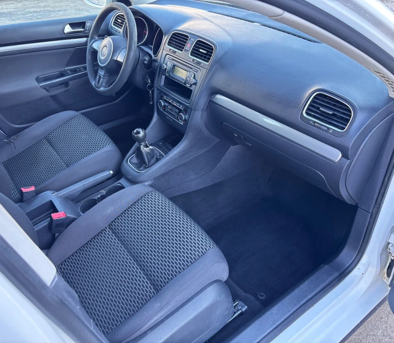 VW Golf 1.6TDI, снимка 12 - Автомобили и джипове - 53258984
