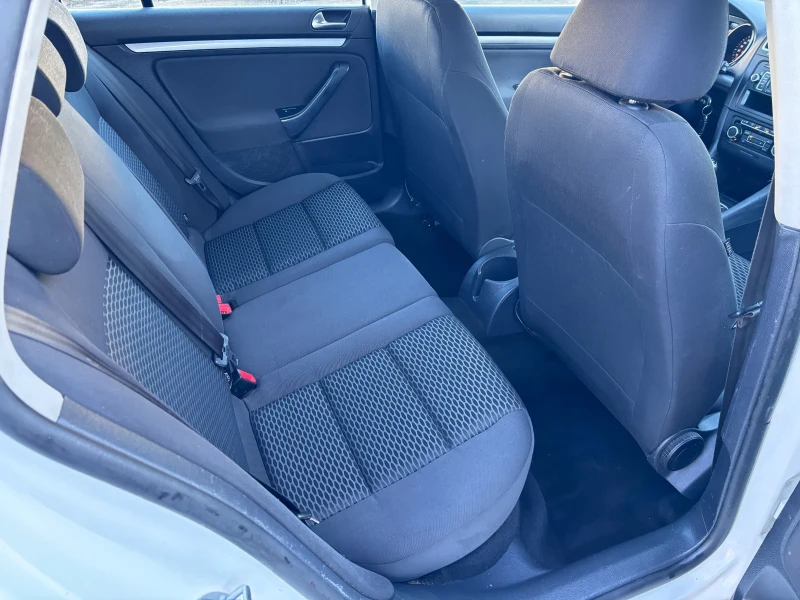 VW Golf 1.6TDI, снимка 14 - Автомобили и джипове - 53258984