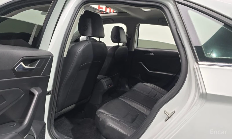 VW Jetta, снимка 12 - Автомобили и джипове - 53260934