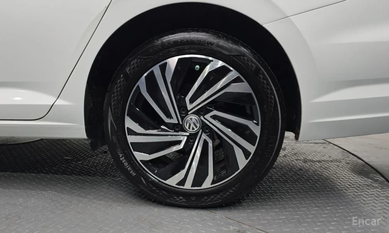 VW Jetta, снимка 5 - Автомобили и джипове - 53260934