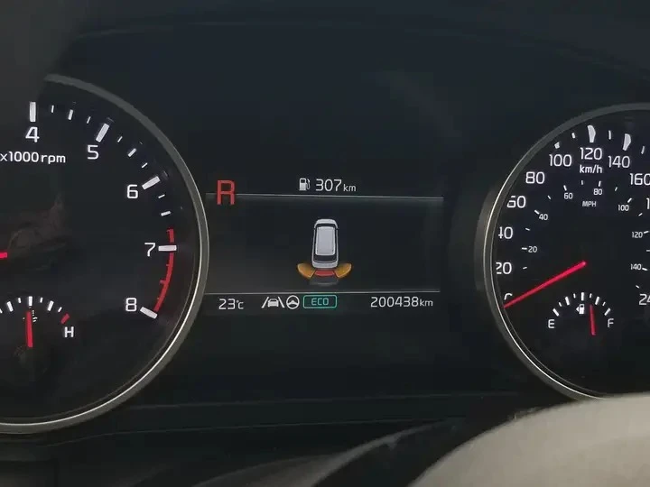 Kia Carnival Automatic, снимка 16 - Автомобили и джипове - 56010908