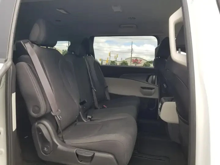 Kia Carnival Automatic, снимка 11 - Автомобили и джипове - 56010908