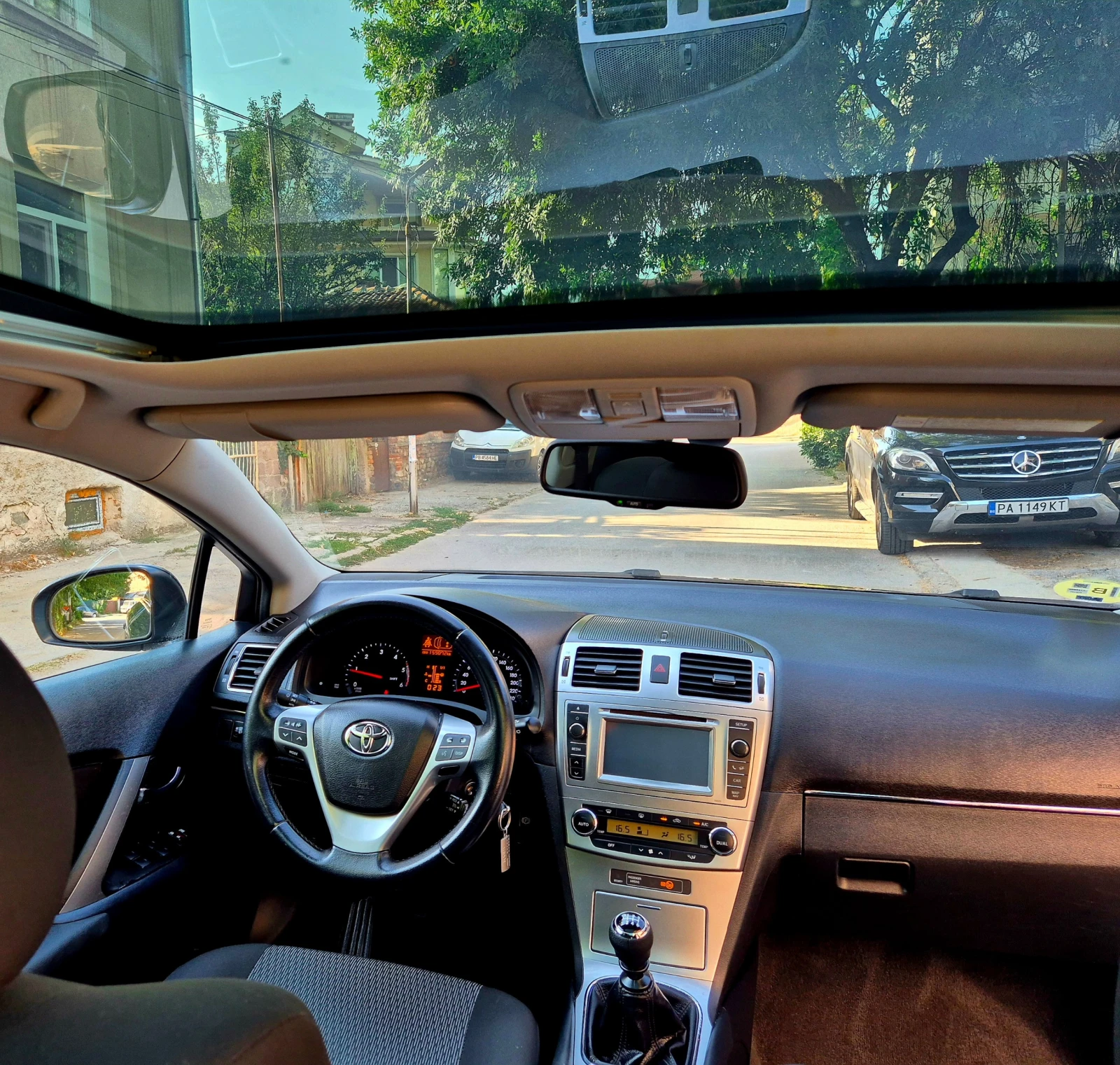 Toyota Avensis 2.0d4d-EXCLUSIVE-FACE-верига-нави-6скорости-japan - изображение 2