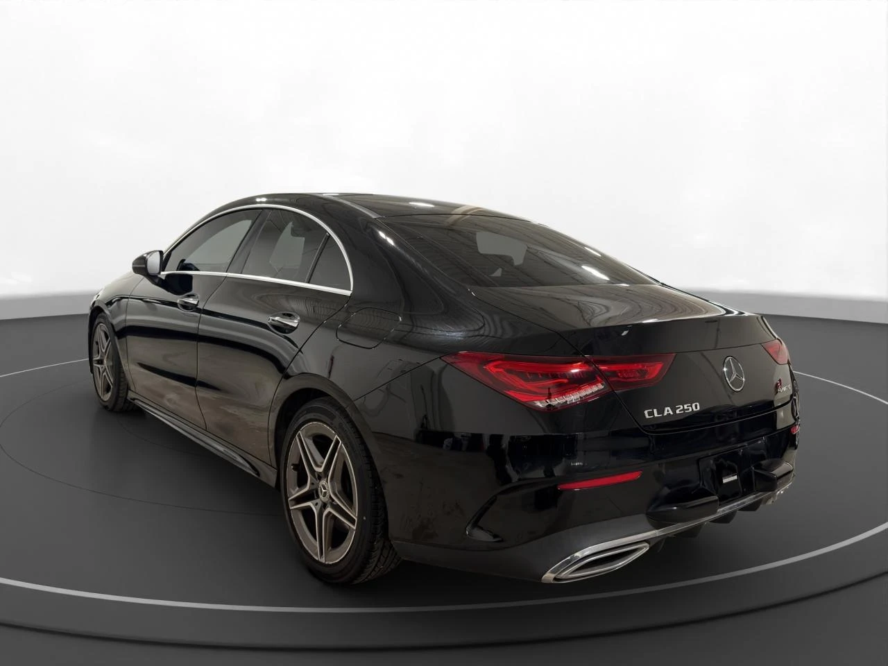 Mercedes-Benz CLA 250 4Matic / AMG PKG / NIGHT PKG / RED INT / AMBIENT - изображение 4