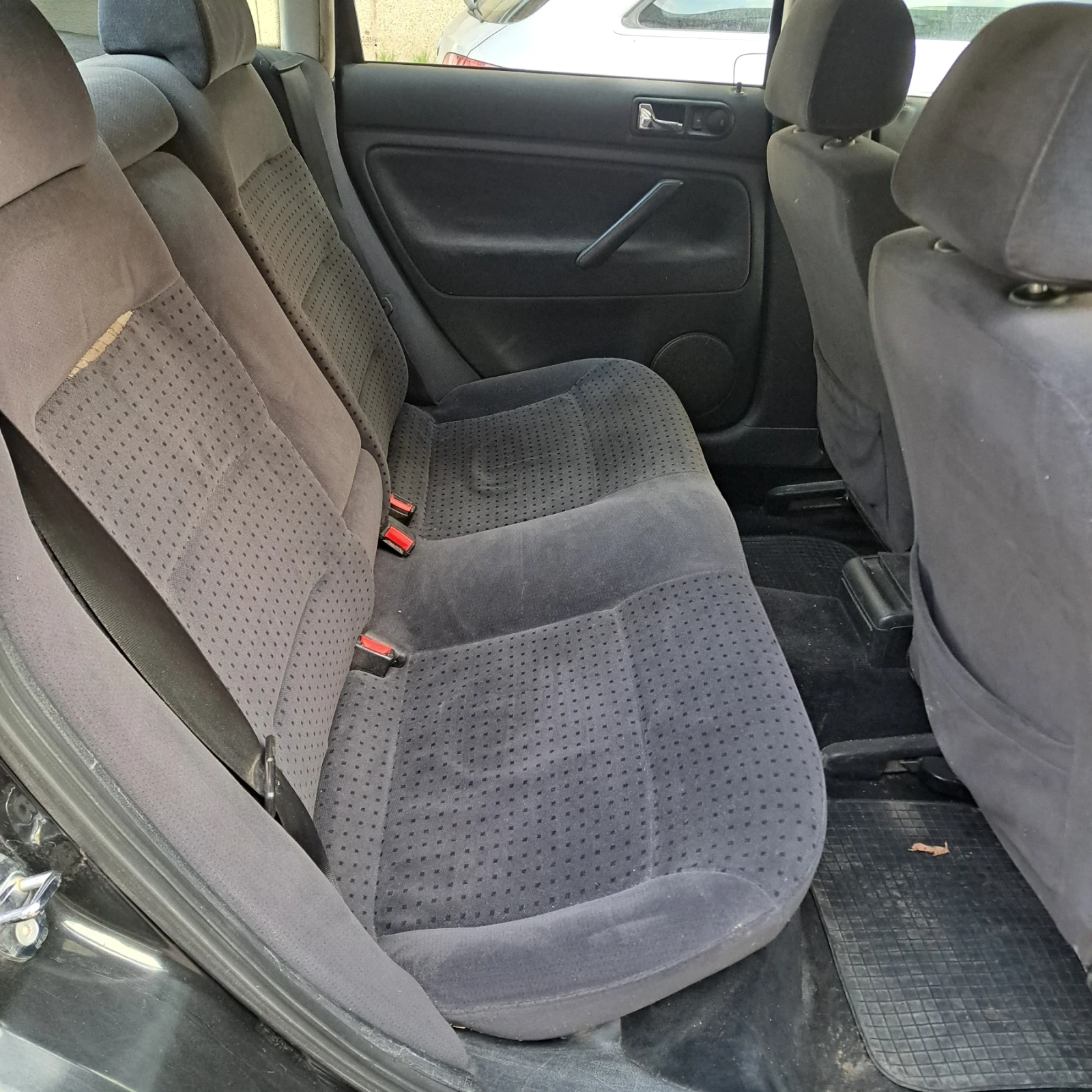 VW Passat 1.8 газ , снимка 8 - Автомобили и джипове - 54080109