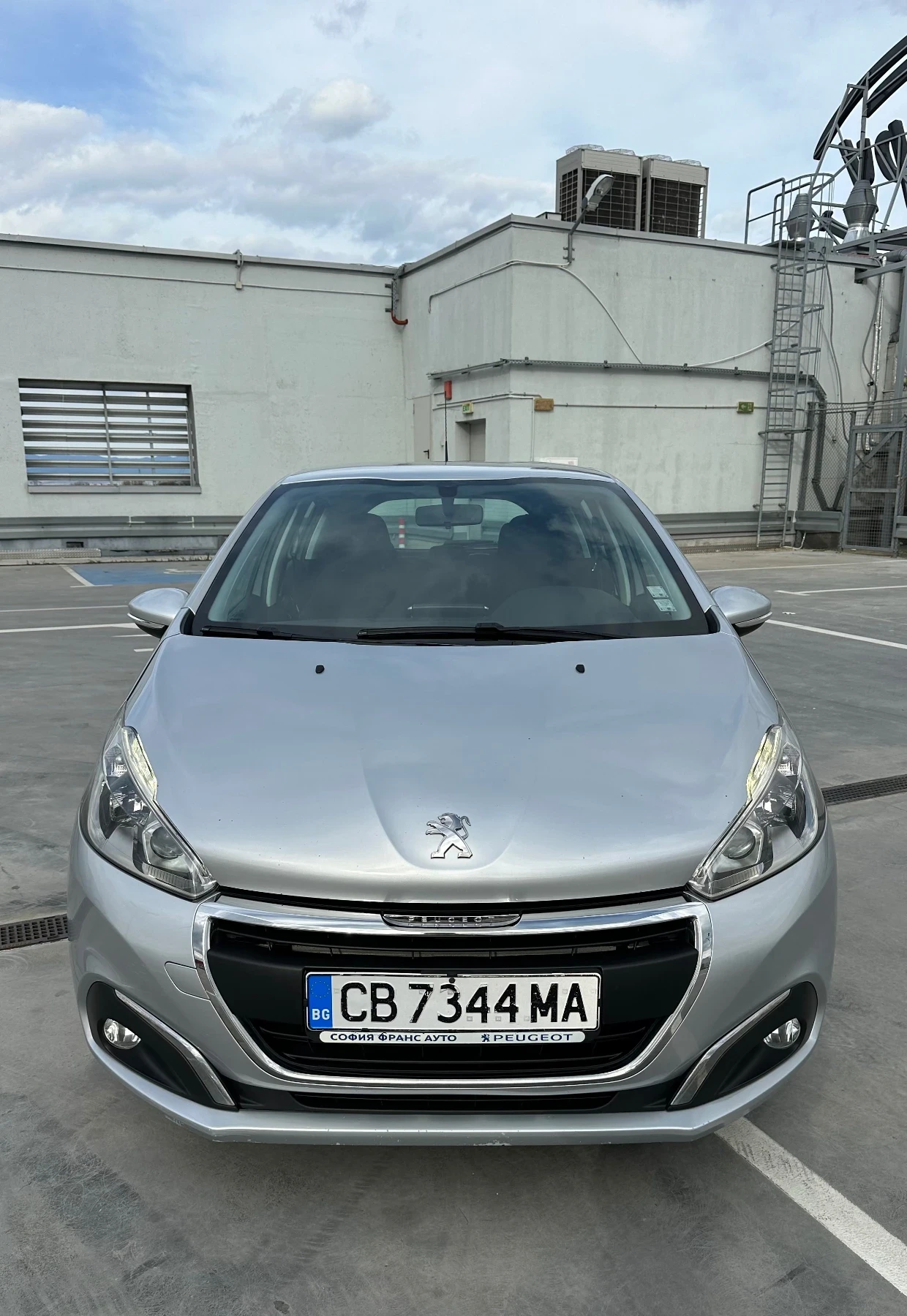 Peugeot 208 Първи собственик сервизна история , снимка 2 - Автомобили и джипове - 54221838