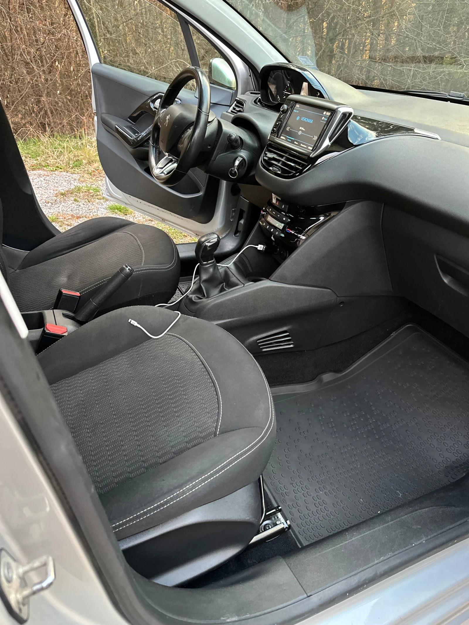 Peugeot 208 Първи собственик сервизна история , снимка 8 - Автомобили и джипове - 54221838