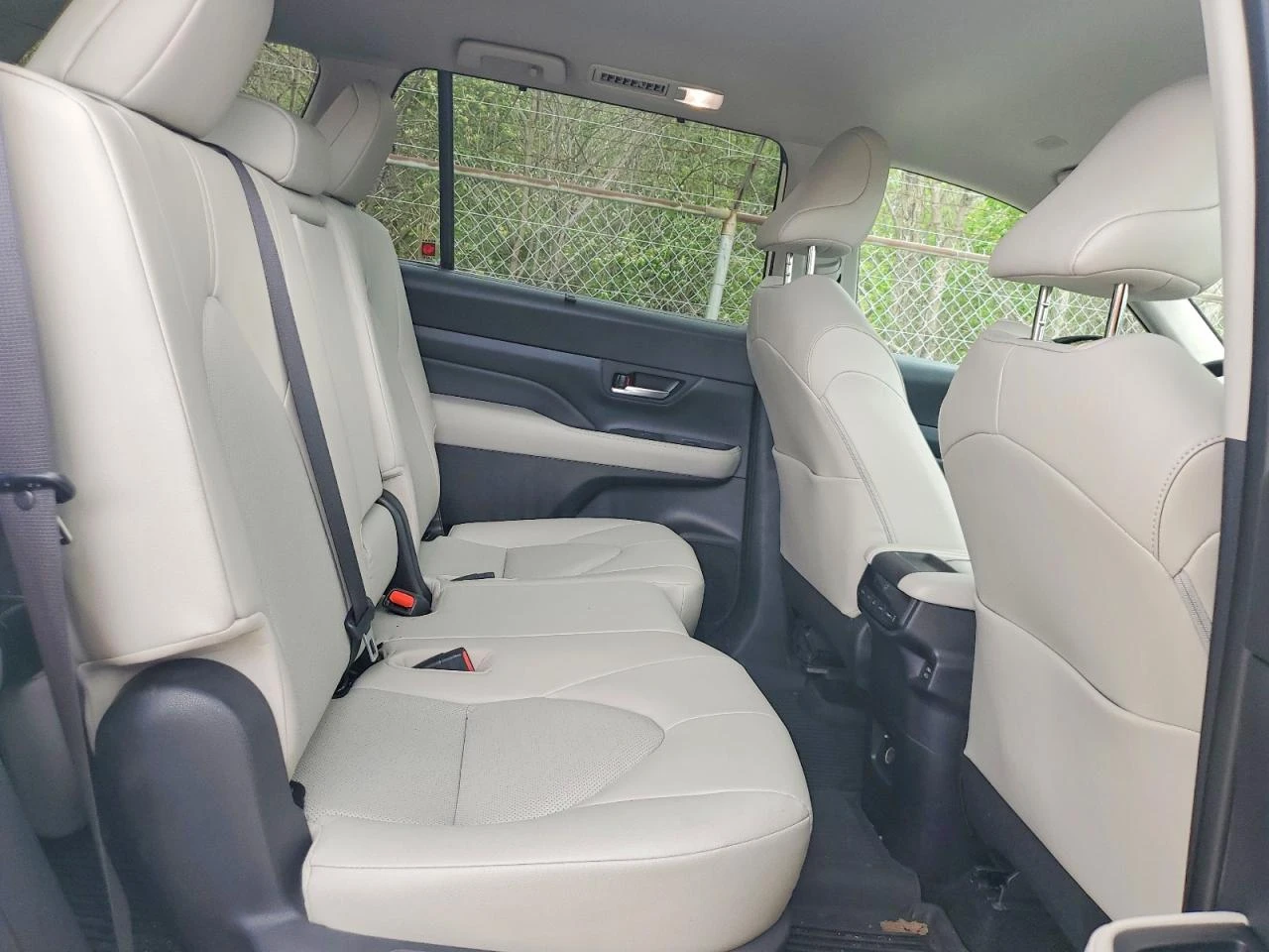 Toyota Grand Highlander 2.4l Xle, снимка 11 - Автомобили и джипове - 54416078