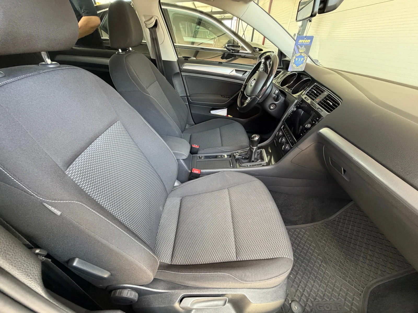 VW Golf 140хил БГ, снимка 15 - Автомобили и джипове - 55302888