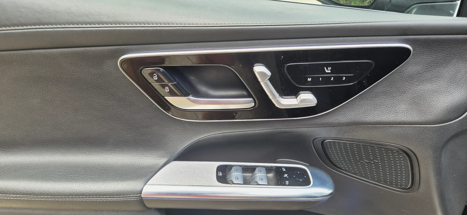 Mercedes-Benz GLC 200 4matic, AMG, Panorama, DigitalLight, keyless, снимка 13 - Автомобили и джипове - 55943989
