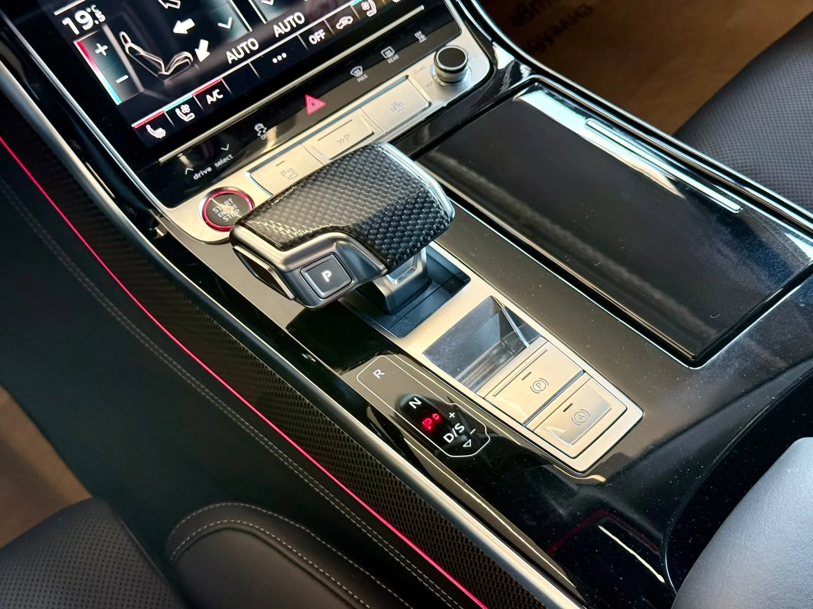 Audi S8 Quattro* V8* Full* Обдух* S-Line* ЛИЗИНГ , снимка 13 - Автомобили и джипове - 55459175
