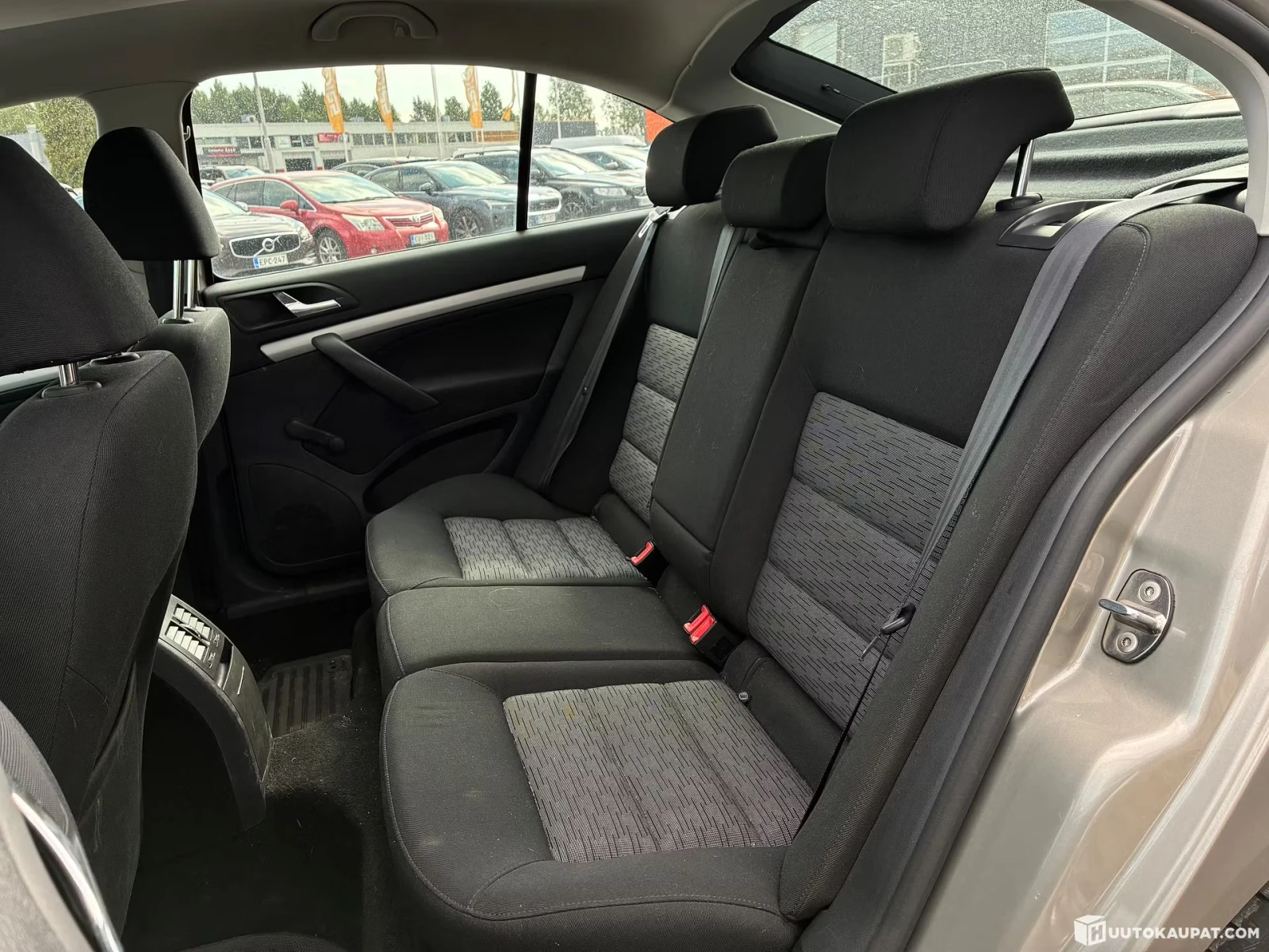 Skoda Octavia 1.6 diesel, снимка 9 - Автомобили и джипове - 55494255
