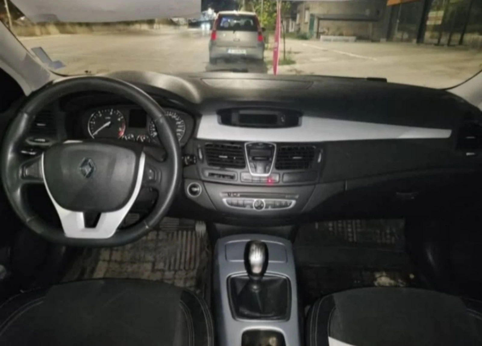 Renault Laguna 2DCI 150hp, снимка 9 - Автомобили и джипове - 56010238